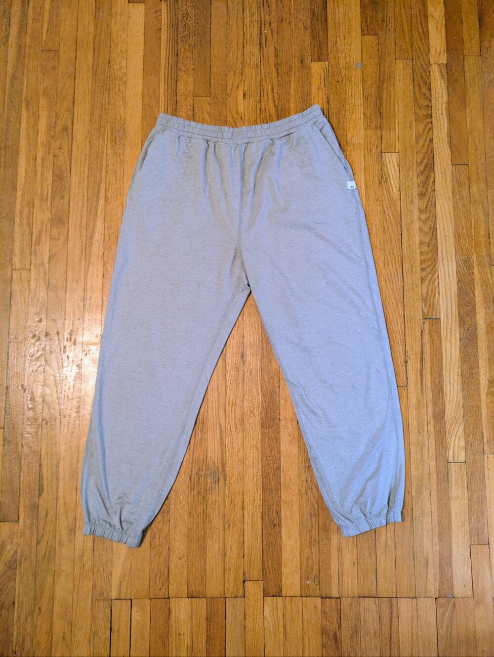 Vuori Boyfriend Jogger sweatpants light heather gray size large